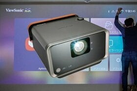 背丈超えの巨大4K！ ビューソニックのプロジェクター「X10-4K」の感動レベルがヤバいです｜『家電批評』が試しました