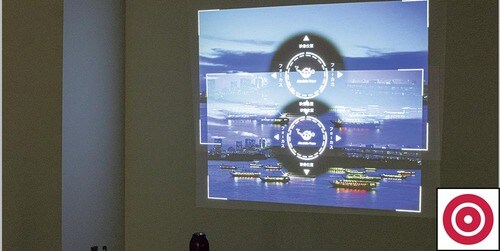 レンズの上下可動：リモコンで高さを調節できる イメージ