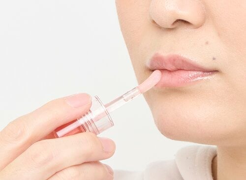 塗りやすさ：チップのフィット感はそこそこ リッププランパーおすすめ イメージ