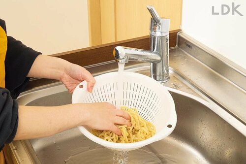 冷水で締めるとお店で食べる歯ごたえになる! ドンキのつけ麺おすすめ イメージ