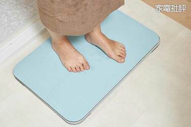 足を拭けば体重を記録！ issin「スマートバスマット」はおすすめか検証 