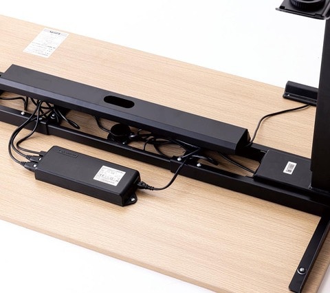 IKEA 昇降式デスク　高さ調整機能、充電ポート付き160×80 IKEA 昇降式デスク 高さ調整機能、充電ポート付き160×80 2025年