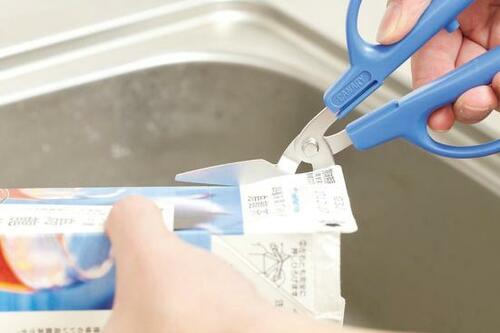 意外と切りにくい牛乳パックには「CANARY 紙パックハサミ」 イメージ2