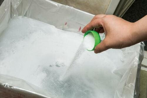 掃除ワザ1：手強い油汚れに「漂白剤＋重曹＋食器洗剤」 イメージ2