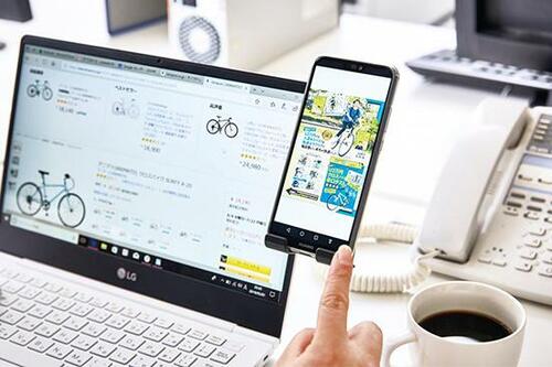 PCとスマホを併用するなら横付けスタンドが超便利！ イメージ2