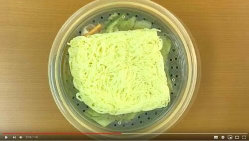 レンジでモチモチ食感！野菜たっぷりの美味しい焼きそばが作れる！ イメージ4