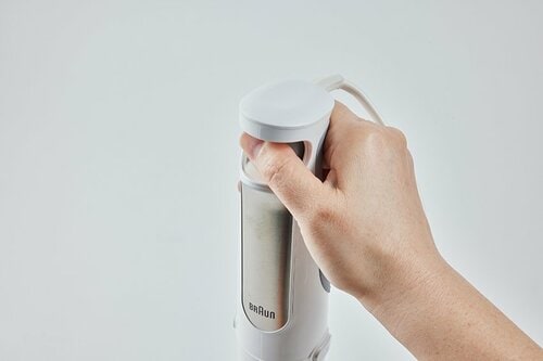 選び方2:持ちやすさ・ボタンの押しやすさはかなり重要! ハンドブレンダーおすすめ イメージ