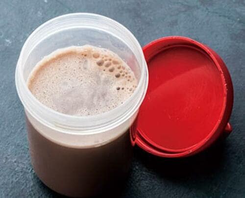 プロテイン用シェイカーには「ボトル型」と「飲み口型」があります プロテインシェイカーおすすめ イメージ2