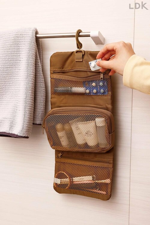 洗面用具をぜ~んぶ壁にひとまとめ! 無印洗面ポーチおすすめ イメージ