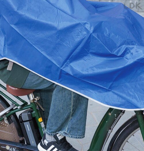 生地が傘になり膝が守れる 自転車用ポンチョおすすめ イメージ