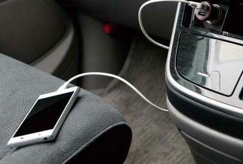 車内でのスマホ充電は シガーソケットからが定番でした イメージ2