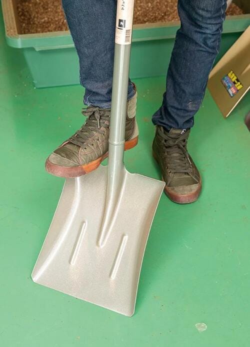 カインズ「パイプ柄ショベル 角 SK-GG」2