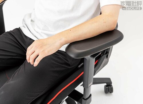 アームレスト：上下・左右・前後に調節できる 家電批評ベストバイオブザイヤーおすすめ イメージ