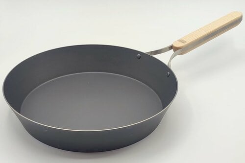 じっくりキレイに焼き上げる 和平フレイズ enzo(エンゾウ) 鉄フライパン 26cm 鉄フライパンおすすめ イメージ