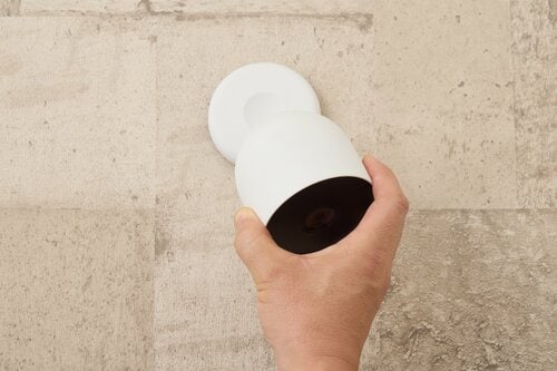Google「Google Nest Cam（屋内、屋外対応 / バッテリー式）」の評価は？ ソーラーセキュリティカメラおすすめ イメージ2