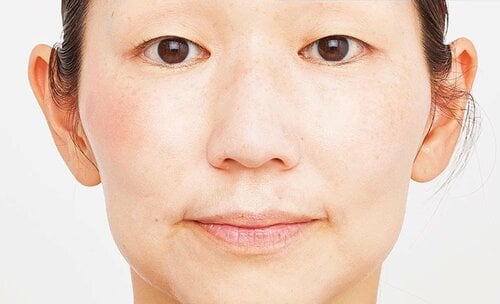 旧来の位置だとたるんで見える プチプラチークおすすめ イメージ