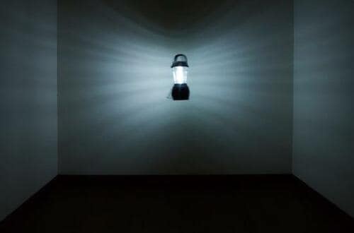 吊るしても床置きでも明るい「DABADAのLEDランタン63灯」 イメージ2