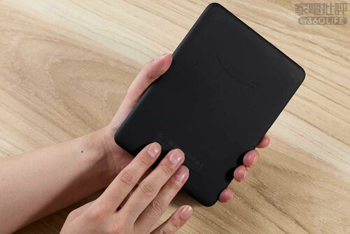 背面が滑りやすくてやや持ちにくい 電子書籍リーダーおすすめ イメージ