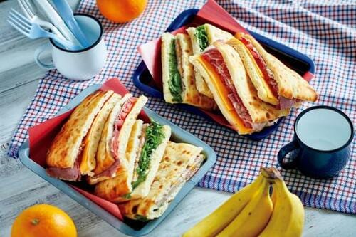 【買っていいもの①】もちもちフォカッチャのサンドウィッチ イメージ2