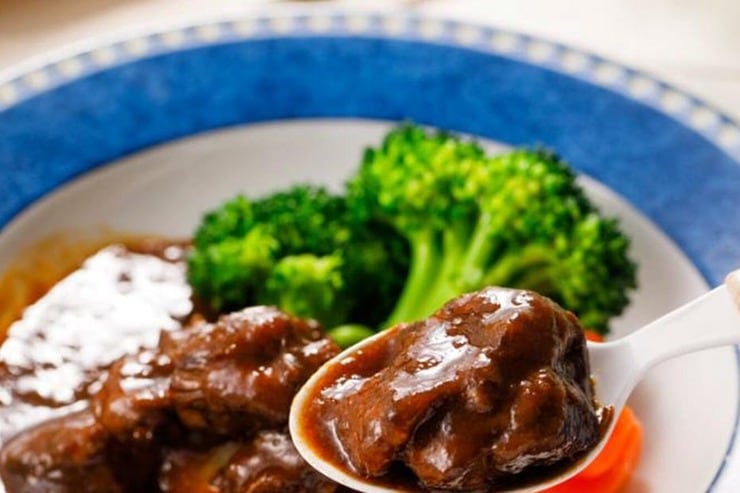 安いスネ肉を「トロトロ化」！ 洋食屋さんのシチューを、家庭で再現できちゃう方法