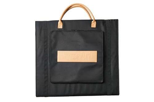 携帯や収納に便利な専用ケース入り イメージ