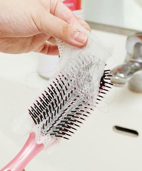 絡んだ髪や汚れを一発で取るブラシの抜け毛汚れ取りシート イメージ2