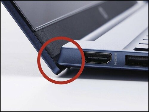 おすすめポイント:リフトアップヒンジで傾斜がついて入力しやすい イメージ