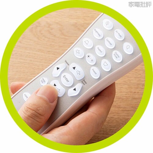 ボタンが多くてしばらく操作に戸惑います 4Kプロジェクターおすすめ イメージ