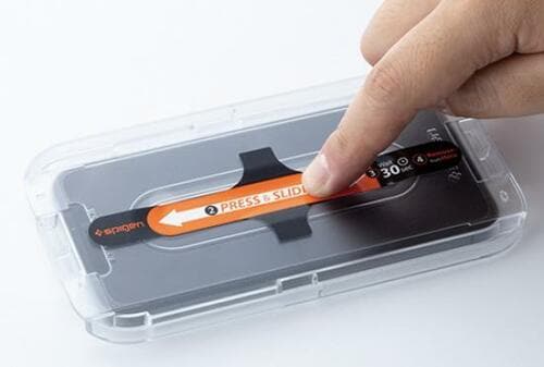 おすすめのiPhone用ガラスフィルム Spigen「Glas.tR EZ Fit」 イメージ3