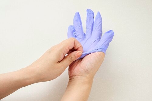 選び方1: 繰り返し使う or 使い捨て 使い捨てゴム手袋おすすめ イメージ