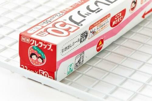 D評価: 段差があってスムーズに出せない「戸棚下収納ラック ホワイト」