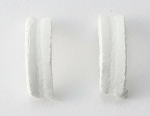 【耳ひもの食い込みにくさ】幅広の耳ひもで優しい肌あたり 不織布マスクおすすめ イメージ