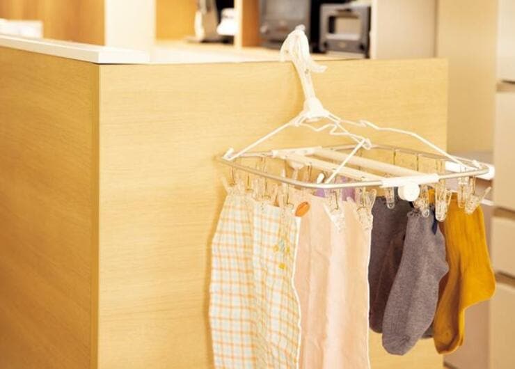 【室内干し】洗濯物が傾かない！壁かけハンガーのおすすめ3選│『LDK』がプロと比較