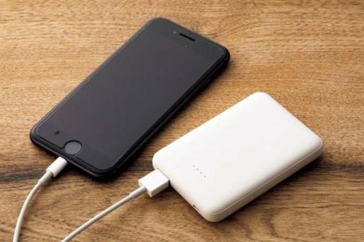 【100均】ダイソーの「モバイルバッテリー」が優秀！ 一家に1台あると便利なグッズ