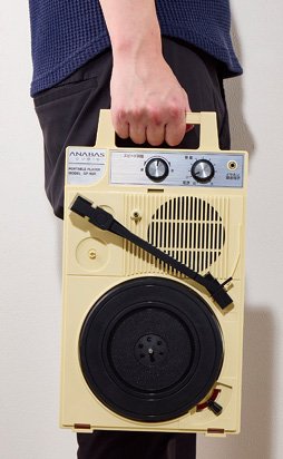 取っ手付きでアウトドアでもレコードを楽しめる ポータブルレコードプレーヤーおすすめ イメージ