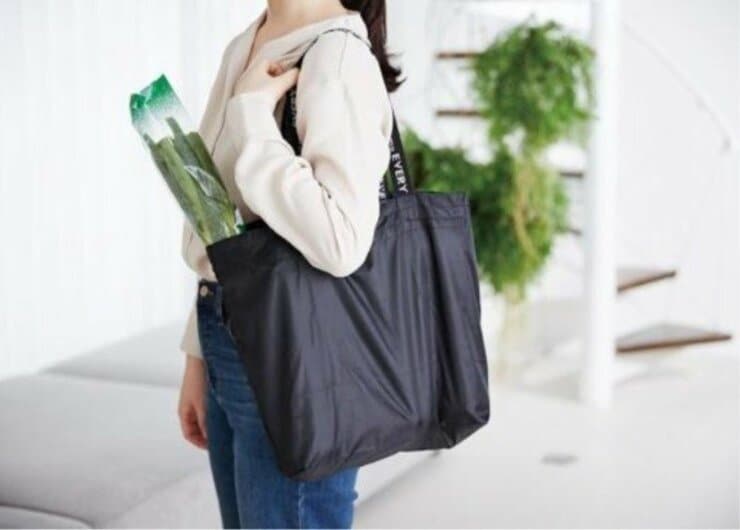 【3COINS】スリコの「エコバッグ」「カップホルダー」が超機能的でした｜『LDK』が紹介