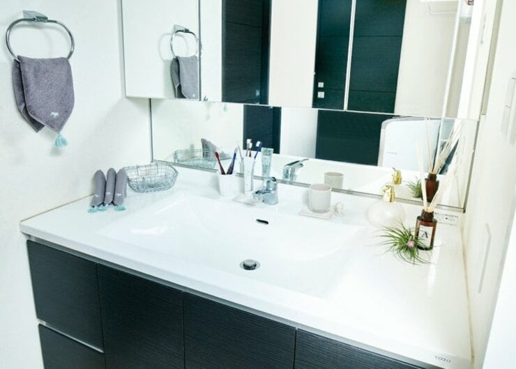 “出しっぱ”がおしゃれ！ ニトリとセリアで作るホテル風洗面所