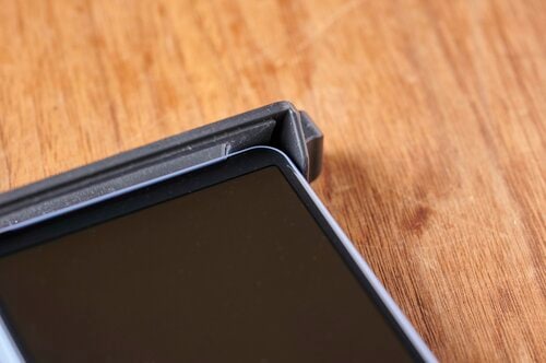 結果：バネの力でしっかりホールドしてくれました！ スマホマウントパーツおすすめ イメージ5