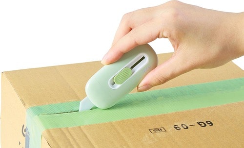 切りやすさ:かたいものも切れる頑丈な刃 段ボールカッターおすすめ イメージ2