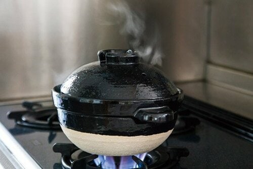 内ぶた付きで吹きこぼれゼロ！遠赤外線効果でおいしく炊ける イメージ