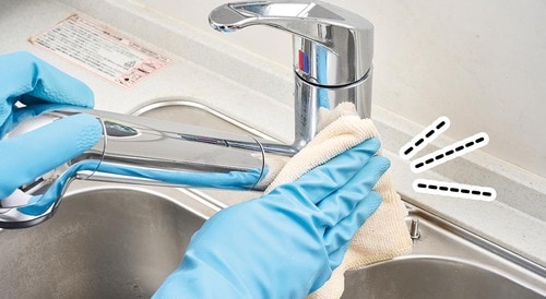 汚れ残りナシのポイント:水を含ませたスポンジで上→下に洗い流し、から拭きする イメージ4