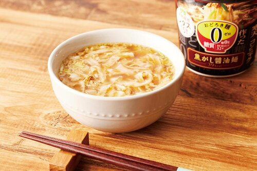カップ麺感覚で大満足 アサヒ「おどろき麺0(ゼロ)焦がし醤油麺」