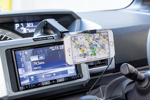 パネルタッチで開く カシムラ 「QI自動開閉ホルダー 手帳対応 キャパシタ付 15W 吸盤取り付け KW-23」 イメージ2