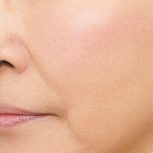 左のハイライトは塗りすぎに注意 50代60代向けチークおすすめ イメージ