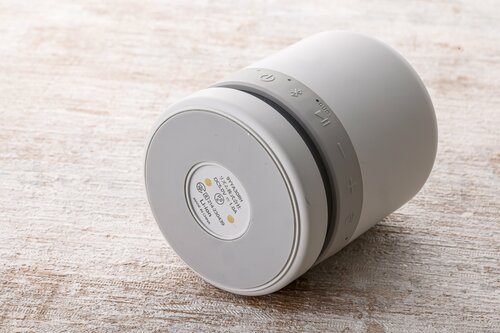 マグネットでお風呂場の壁や天井にピタッとくっつくのが便利すぎる 防水スピーカーおすすめ イメージ