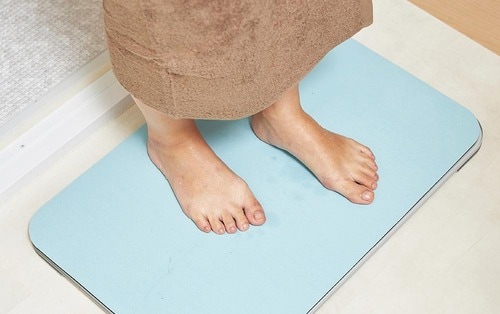確認の手間：体重が表示されないので確認はアプリでしかできない イメージ