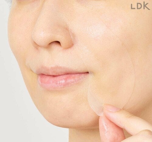 ゆるやかなカーブが目元や口元にフィットする LDKベストバイスキンケア・メイクおすすめ イメージ