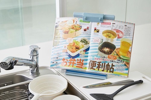 雑誌や本は見開きで固定できる!