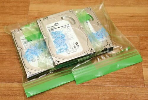 【事前の対策②】超重要データは 乾燥剤と一緒に保管すべし！ イメージ