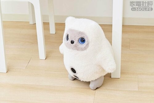 机の脚に引っかかることも ペットロボットおすすめ イメージ